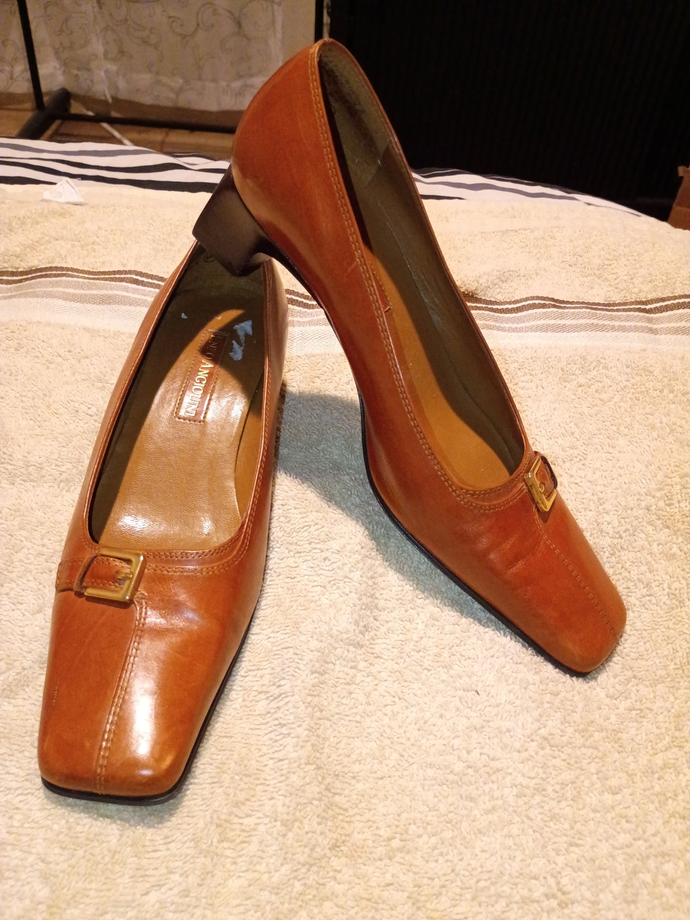 Enzo Angiolini Tan Leather Low Block Heel Pumps with Buckle GUC OBO